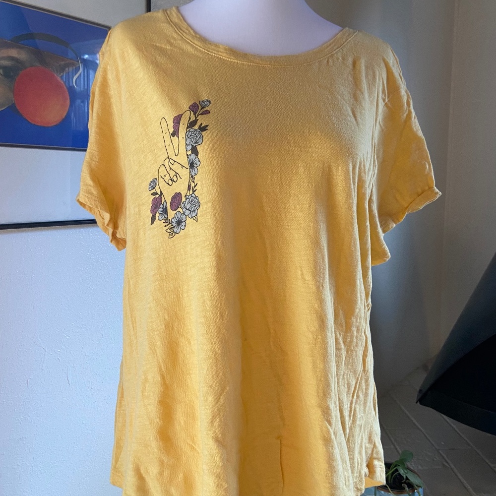 Old Navy Graphic T-Shirt